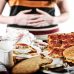 Compulsão alimentar: nutricionista fala da importância de discutir sobre o tema 